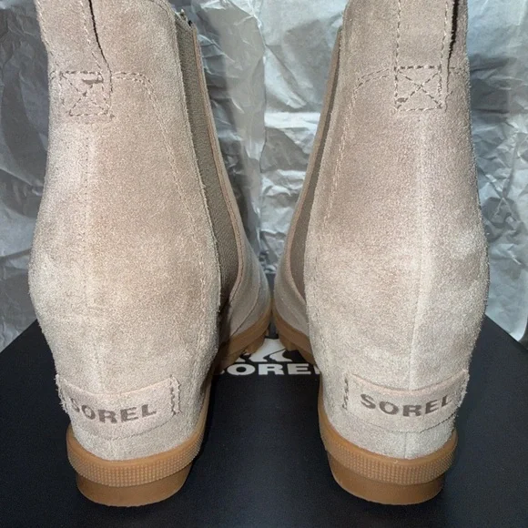 Sorel Women's Beige Winter Boots - Picture 6 of 9
